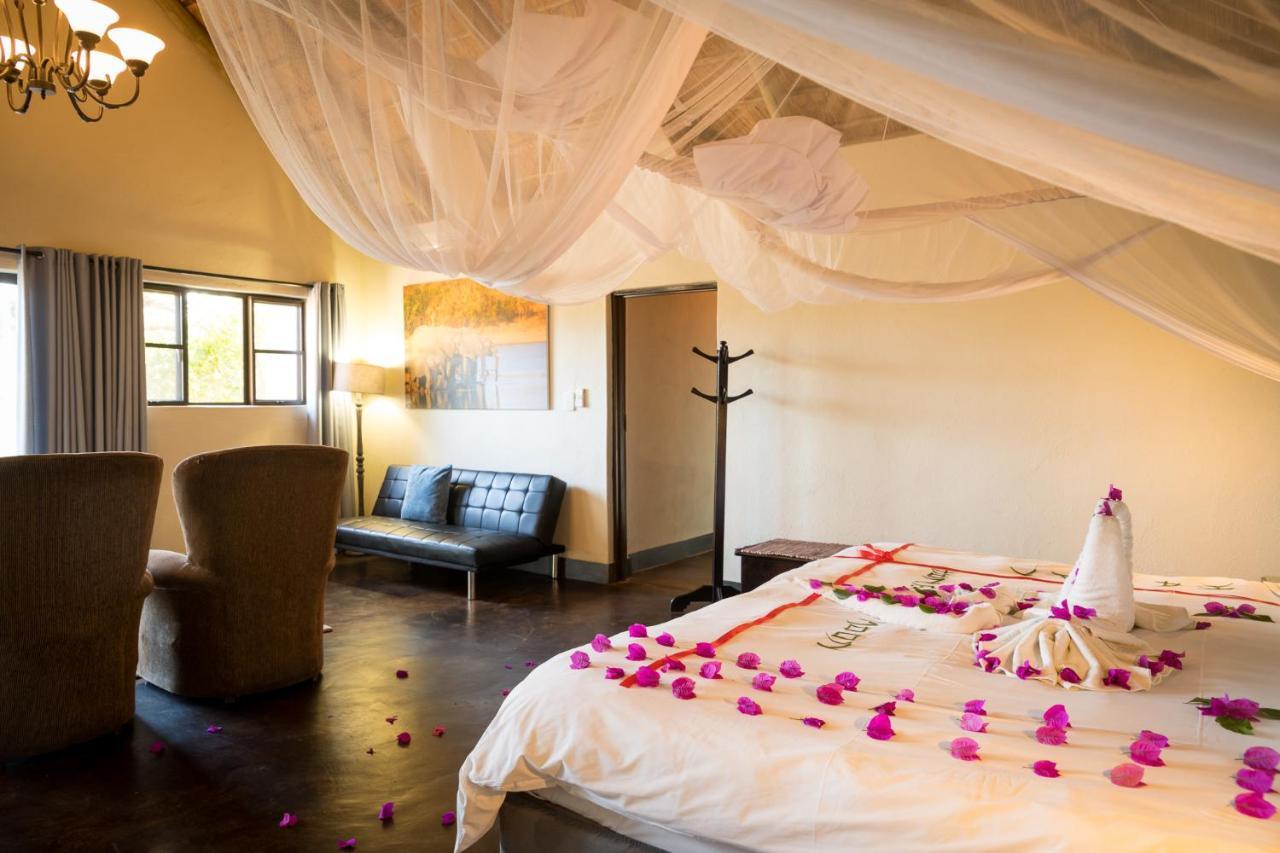 Umkumbe Safari Lodge Riverside Skukuza Eksteriør billede