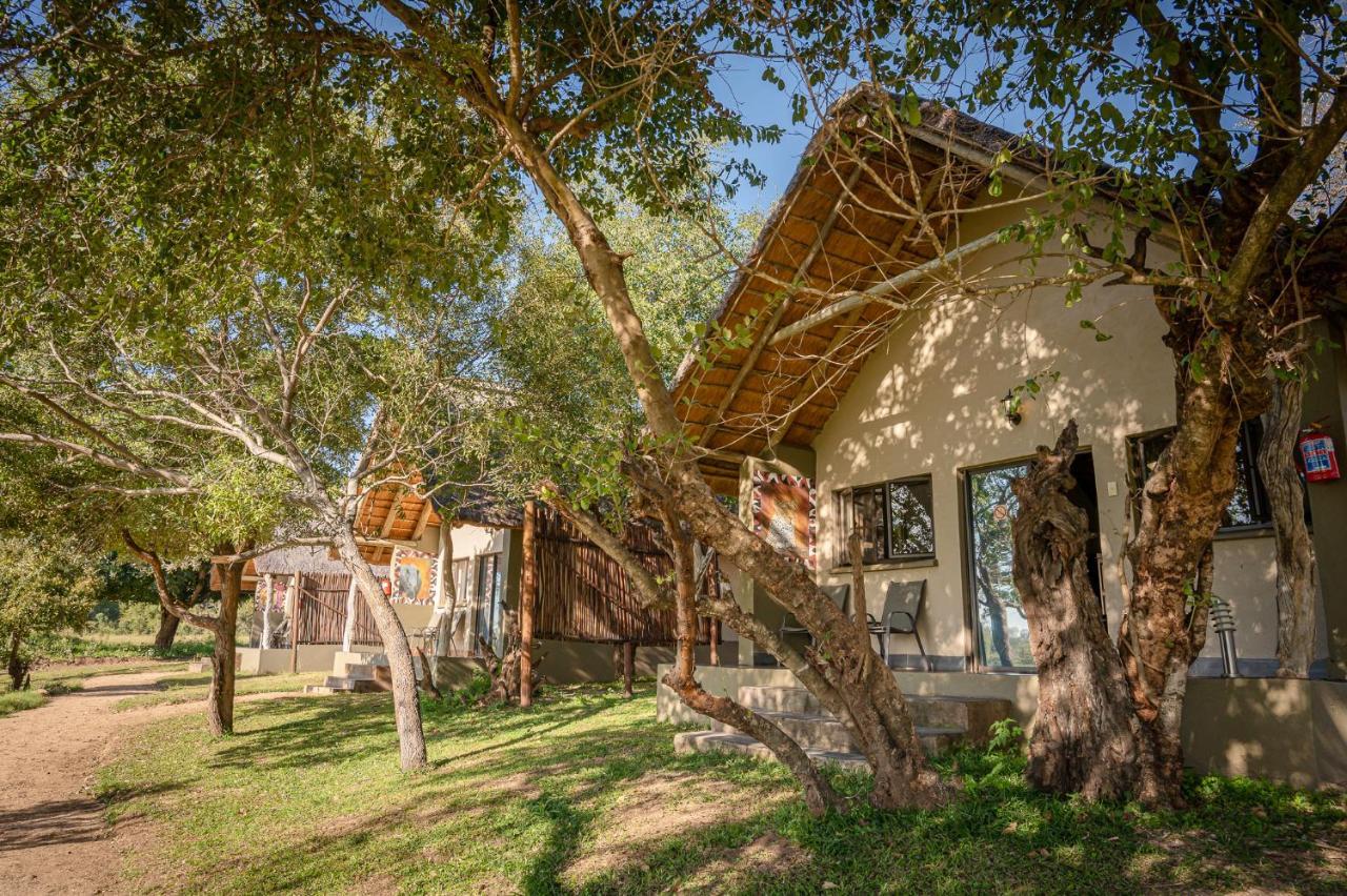 Umkumbe Safari Lodge Riverside Skukuza Eksteriør billede