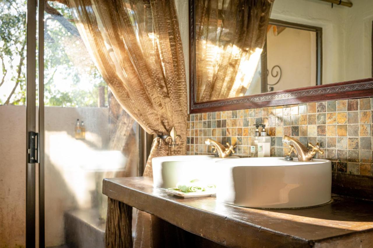 Umkumbe Safari Lodge Riverside Skukuza Eksteriør billede